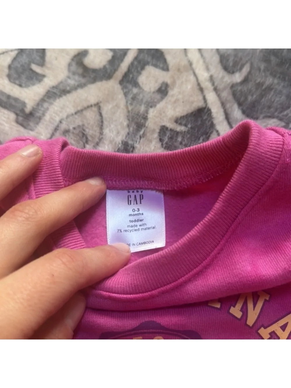 GAP  Bright Pink Graphic Sweatshirt infant 0-3 months